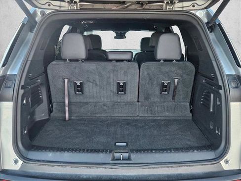 Used 2024 Chevrolet Traverse Z71 image 6