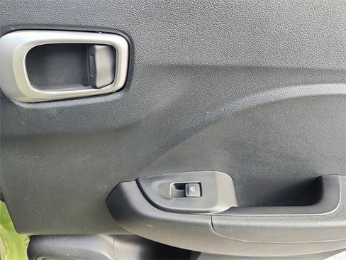 Certified 2024 Hyundai Venue SEL image 30