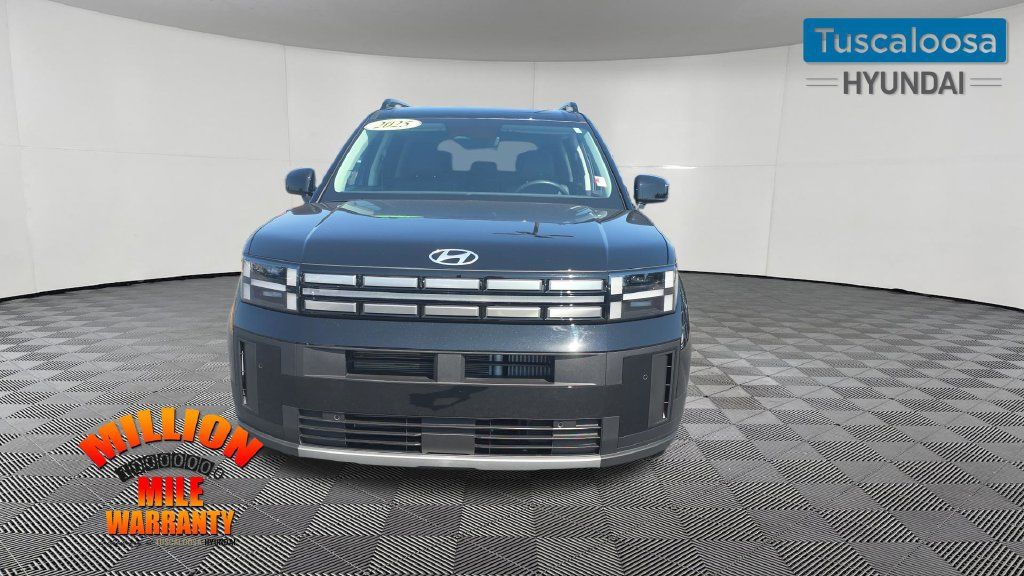 Used 2025 Hyundai Santa Fe SEL FWD image 2