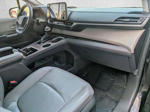 Used 2024 Toyota Sienna XLE FWD image 22
