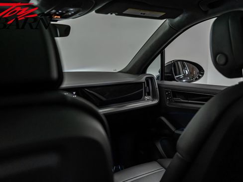 Used 2025 Porsche Cayenne GTS image 46