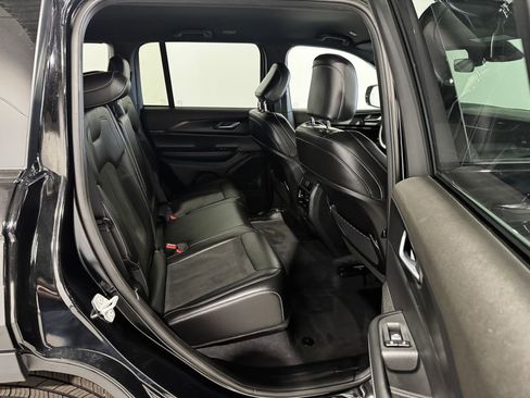 Used 2025 Jeep Grand Cherokee Altitude AWD/4WD image 24
