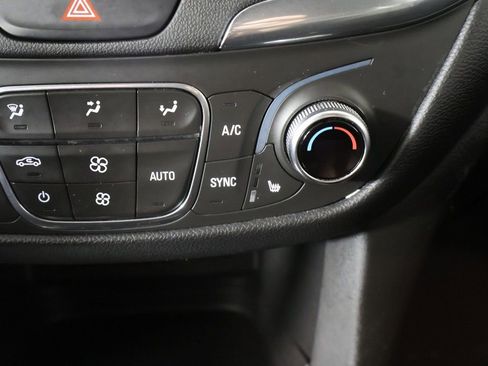 Used 2019 Chevrolet Equinox LT w/ Driver Convenience Package FWD image 44
