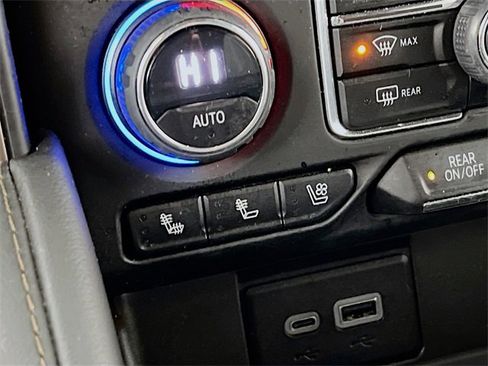 Used 2023 Chevrolet Suburban High Country image 22