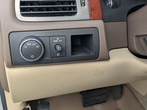 Used 2011 Chevrolet Suburban LTZ image 17