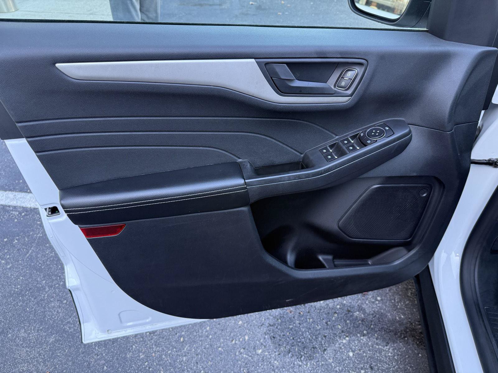 Used 2022 Ford Escape SE FWD image 21