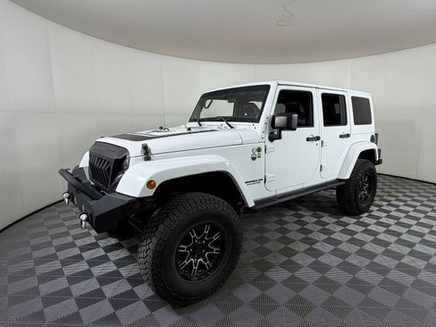 Used 2012 Jeep Wrangler Unlimited Sahara AWD/4WD image 2