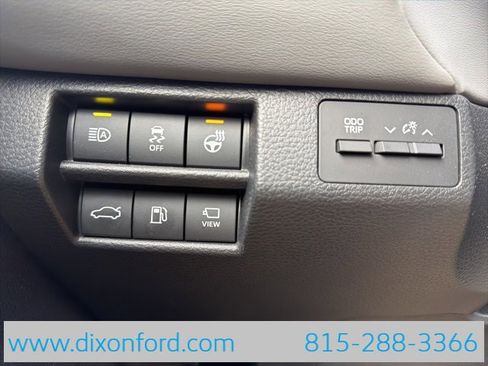 Used 2021 Toyota Avalon Limited image 18