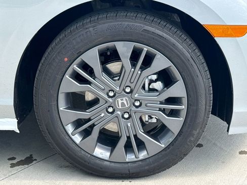 New 2026 Honda Odyssey Touring image 11