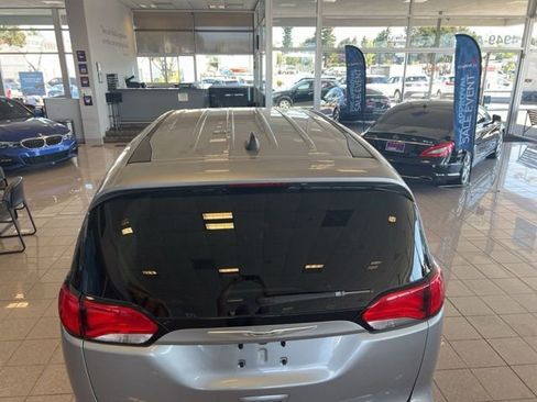 Used 2021 Chrysler Voyager LX image 8
