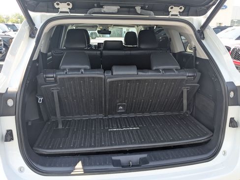 Used 2022 Toyota Highlander XLE AWD/4WD image 31