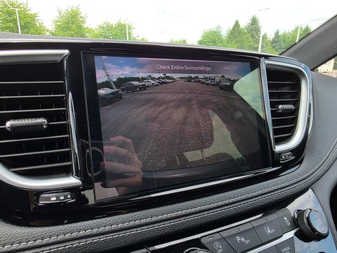 Used 2025 Chrysler Pacifica Limited FWD image 20