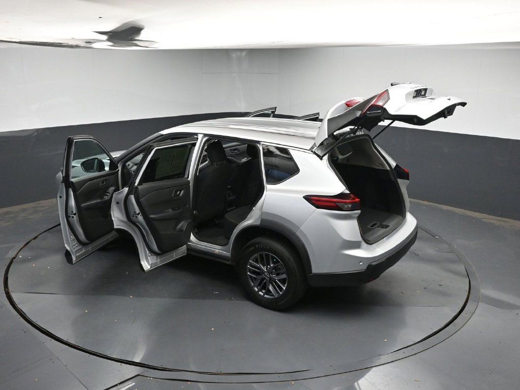 Used 2024 Nissan Rogue S AWD/4WD image 39