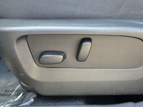 Used 2023 Buick Envision Essence AWD/4WD image 17
