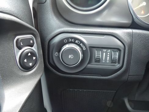 Used 2019 Jeep Wrangler Unlimited Sport S AWD/4WD image 19