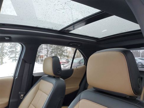 Used 2023 Chevrolet Equinox Premier image 6