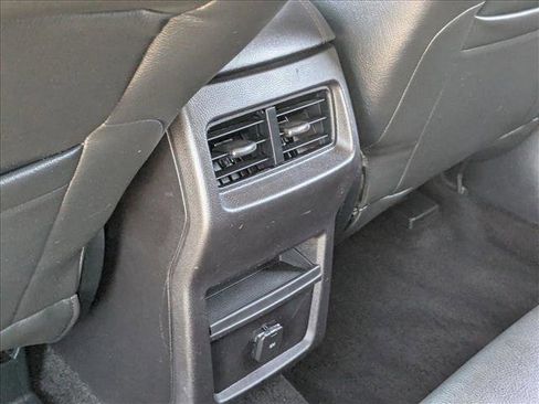 Used 2018 Ford Edge SE image 18