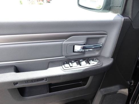 Used 2022 RAM 1500 Classic SLT w/ Electronics Convenience Group AWD/4WD image 17