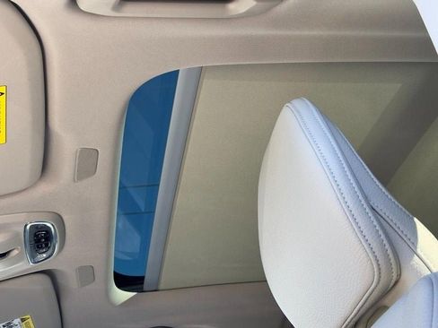 Used 2021 Volvo XC60 T5 Momentum w/ Climate Package image 26