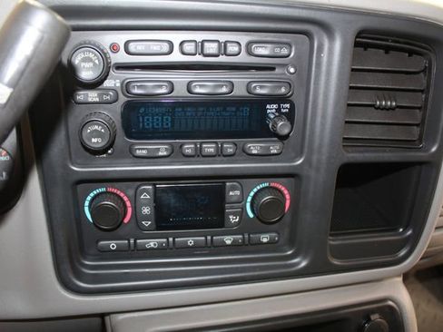 Used 2005 GMC Sierra 2500 SLT w/ Heavy-Duty Power Package image 19