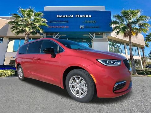 New 2026 Chrysler Pacifica Select image 2