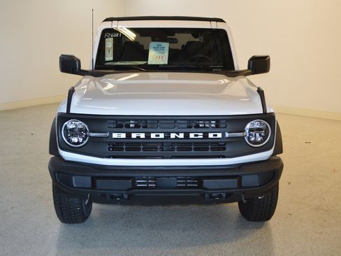 New 2025 Ford Bronco 4-Door image 8