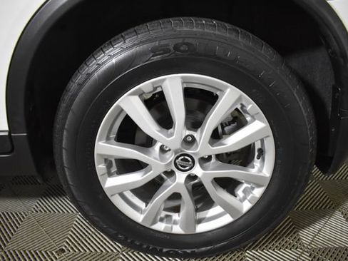 Used 2017 Nissan Rogue SV w/ SV Premium Package FWD image 40