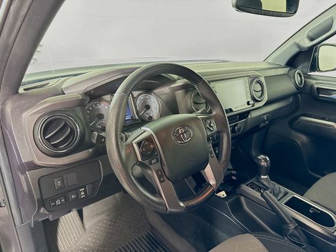 Certified 2023 Toyota Tacoma TRD Off-Road AWD/4WD image 9
