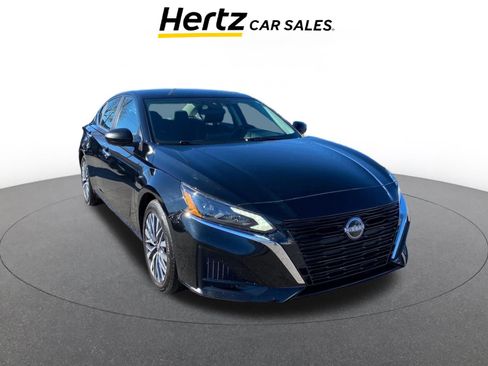 Used 2025 Nissan Altima 2.5 SV image 1
