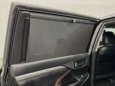 Used 2019 Toyota Highlander Limited image 29