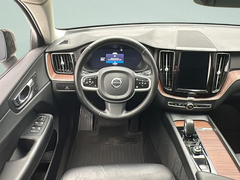 Used 2023 Volvo XC60 B5 Plus AWD/4WD image 10