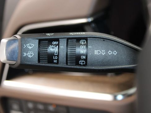 Used 2025 Chevrolet Tahoe High Country AWD/4WD image 26