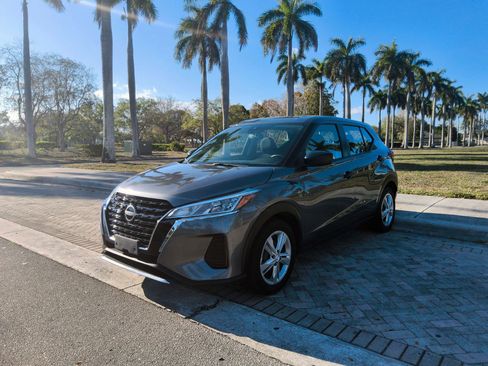 Used 2023 Nissan Kicks S image 3