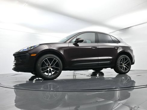 Certified 2025 Porsche Macan AWD/4WD image 47