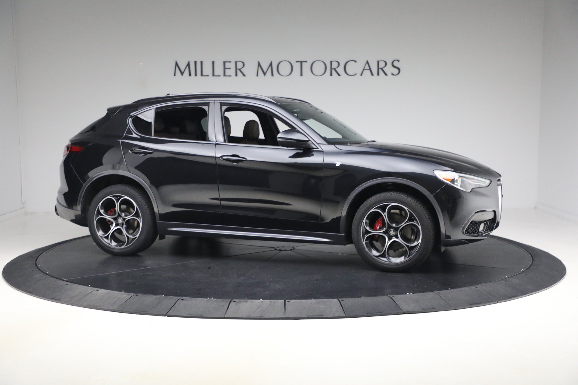 Used 2023 Alfa Romeo Stelvio Ti AWD/4WD image 11