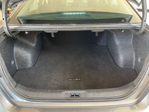 Used 2025 Nissan Altima 2.5 SV FWD image 29