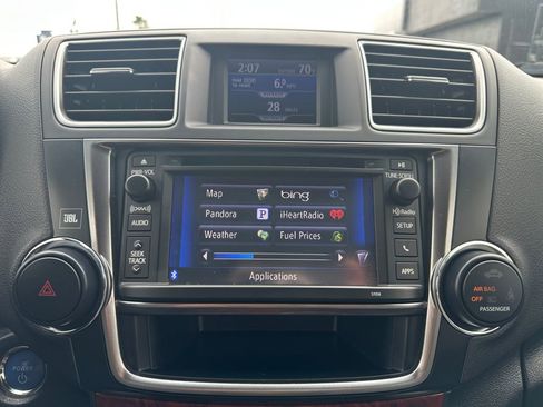 Used 2013 Toyota Highlander Limited image 24