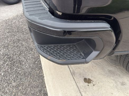 Used 2023 Chevrolet Silverado 1500 Custom AWD/4WD image 8