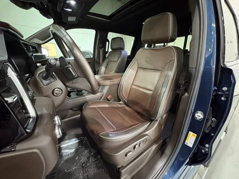 Used 2023 GMC Sierra 1500 Denali w/ Technology Package AWD/4WD image 9