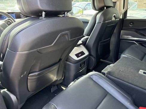 New 2026 Lincoln Navigator Premiere AWD/4WD image 17