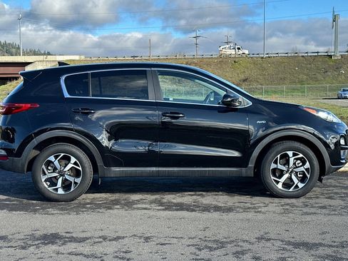 Used 2021 Kia Sportage LX image 2