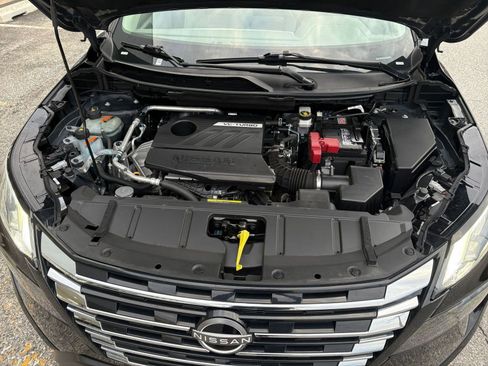 Used 2025 Nissan Rogue SV image 32