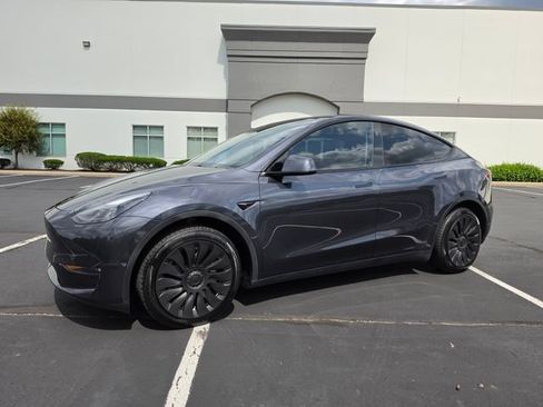 Used 2024 Tesla Model Y Long Range AWD/4WD image 12