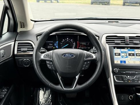 Used 2018 Ford Fusion SE w/ Equipment Group 602A FWD image 26