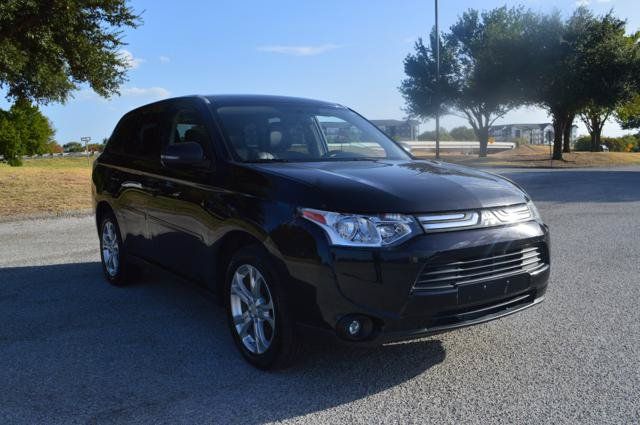 Used 2014 Mitsubishi Outlander SE FWD image 2