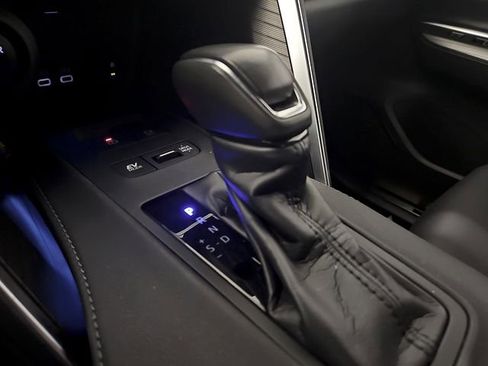 Used 2024 Toyota Venza XLE image 14