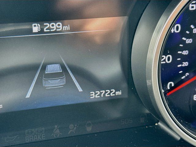 Used 2024 Kia Carnival LX FWD image 12