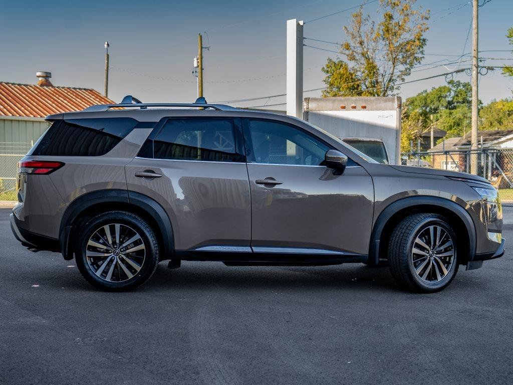 Used 2023 Nissan Pathfinder Platinum FWD image 2