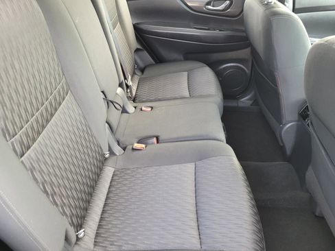 Used 2018 Nissan Rogue SV image 12