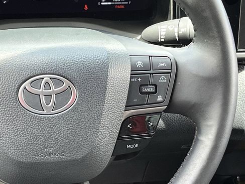 Used 2025 Toyota Camry XLE FWD image 14